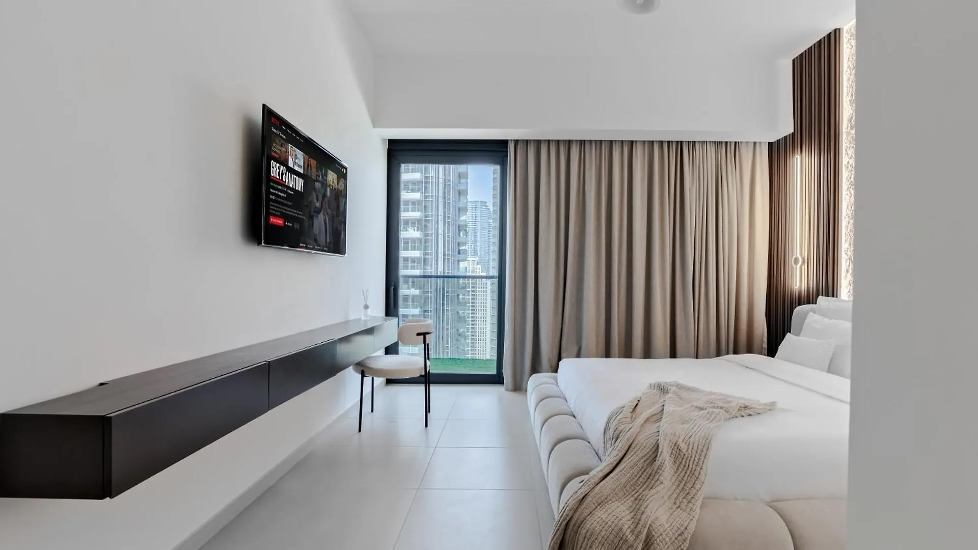 Luxurious 4Br Apartment W/ Prime Burj Khalifa View Dubai