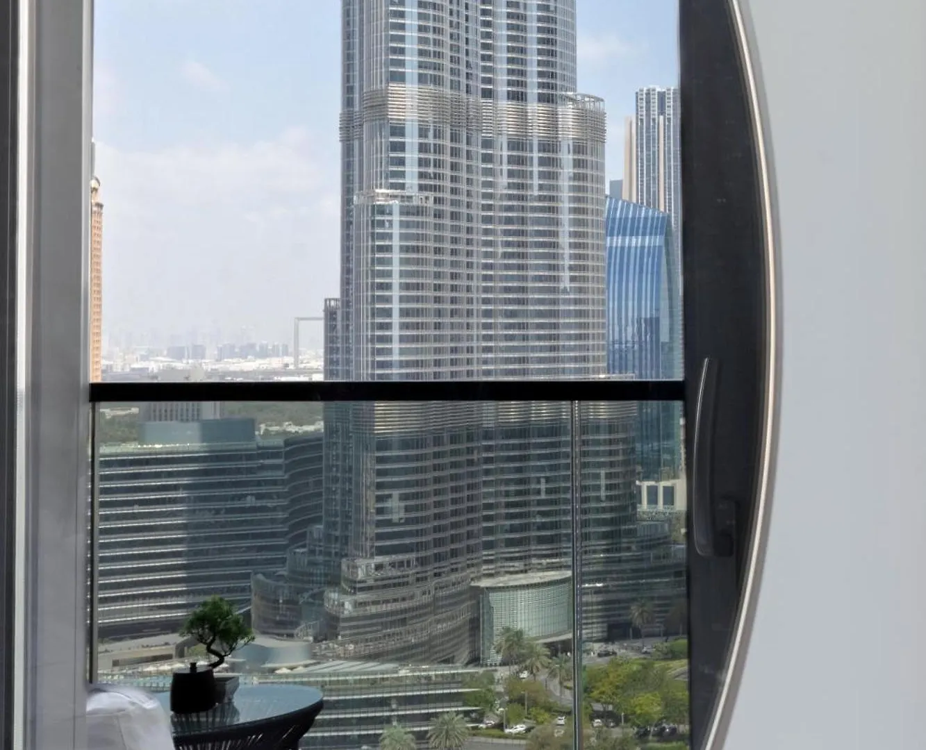 Luxurious 4Br Apartment W/ Prime Burj Khalifa View Dubai United Arab Emirates