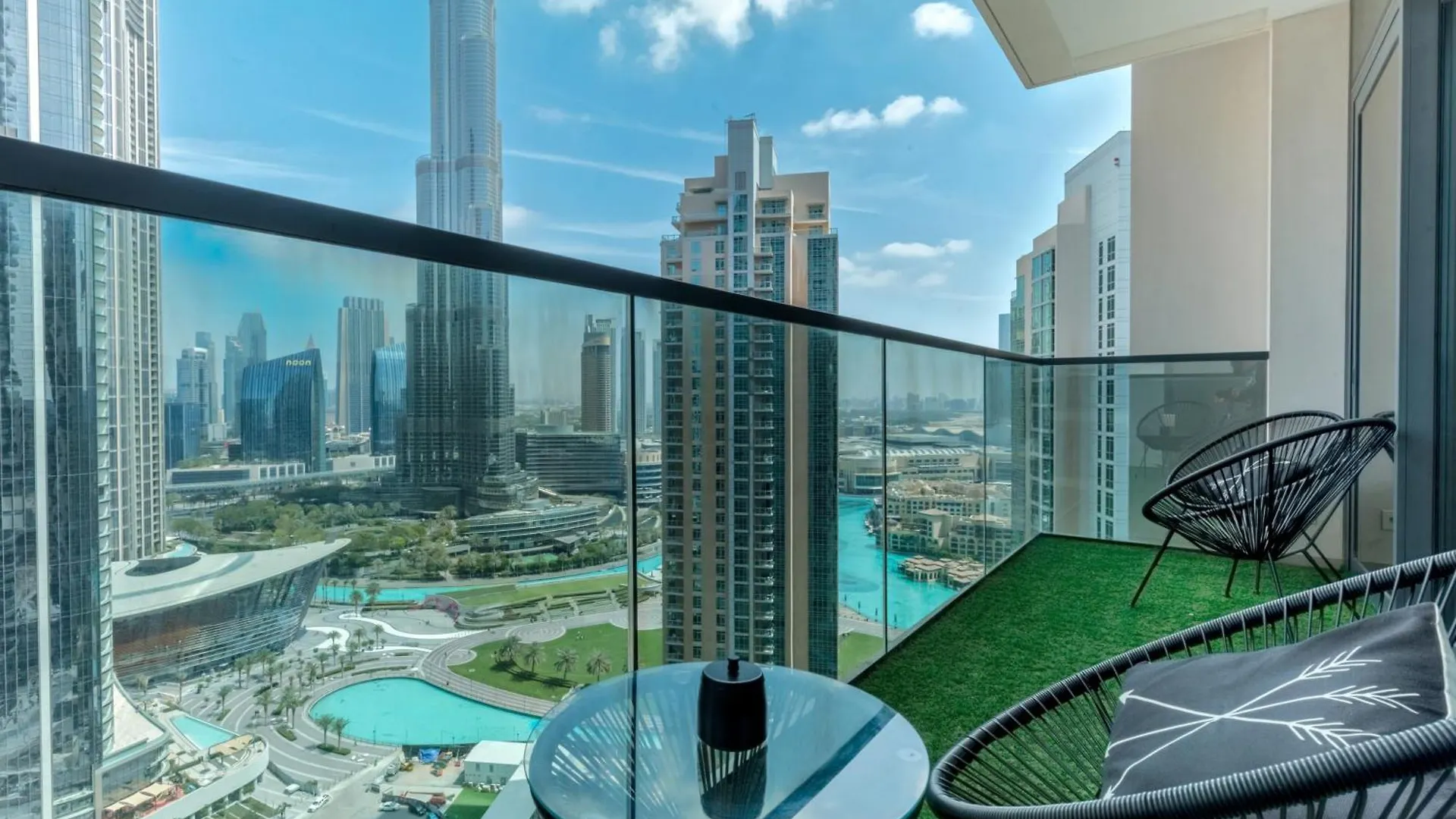 Luxurious 4Br Apartment W/ Prime Burj Khalifa View Dubai