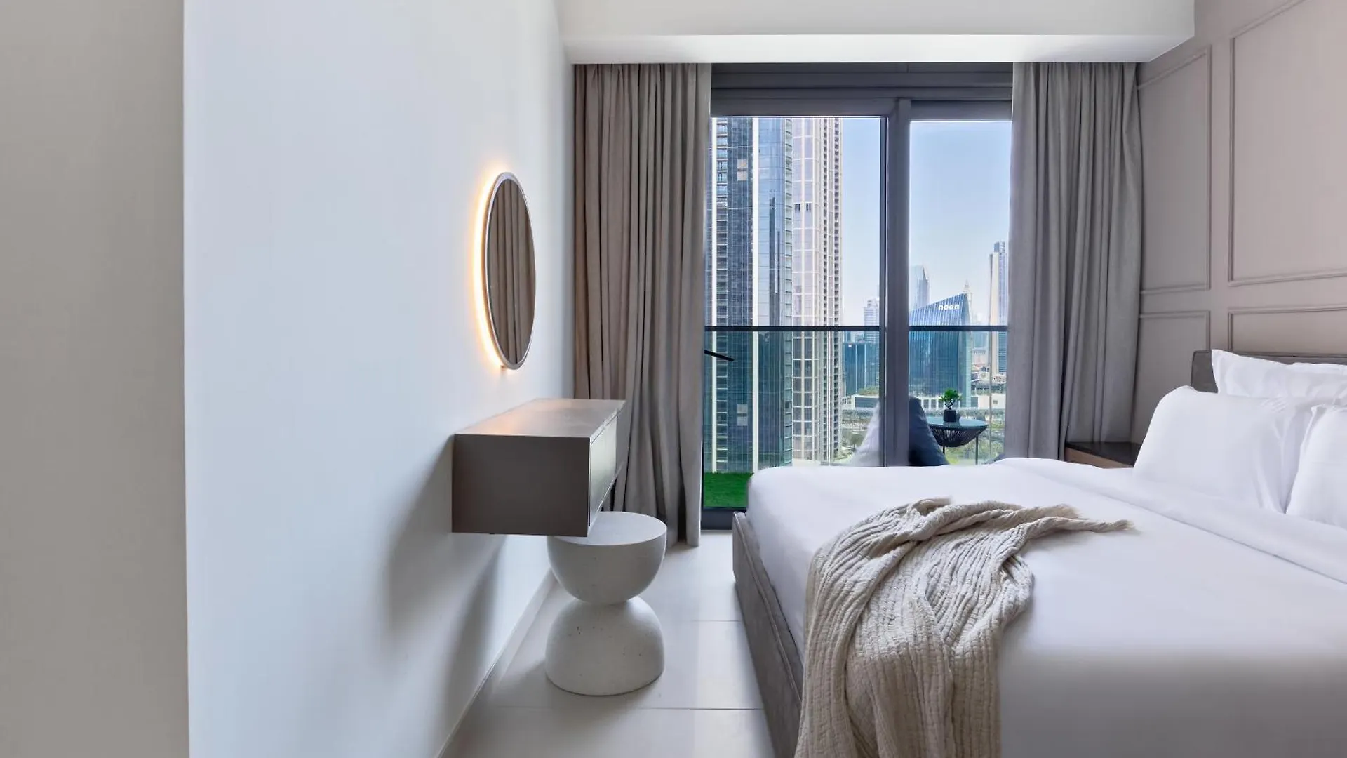 Luxurious 4Br Apartment W/ Prime Burj Khalifa View Dubai United Arab Emirates